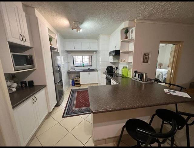 3 BEDROOM APARTMENT FOR SALE IN UVONGO BEACH